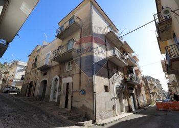 Edificio all\'aperto - Casa semi indipendente Via Rapisardi
 
5-7, Scicli - foto 23