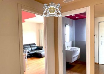 Corridoio - Trilocale via Tetto Cavallo, 2, Cuneo (zona Centro) - foto 25