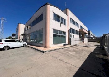 Facciata - Capannone via Maestri del Lavoro, 24, frazione Madonna dell'Olmo, Cuneo - foto 4