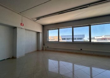 Interno non residenziale - Capannone via Maestri del Lavoro, 24, frazione Madonna dell'Olmo, Cuneo - foto 18