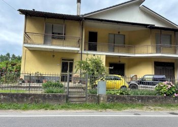 Facciata - Villa via Giovan Battista Scapaccino, Incisa Scapaccino - foto 1