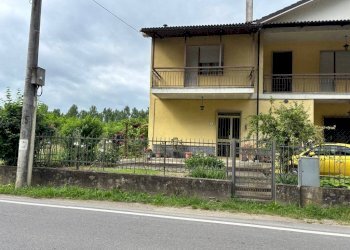 Facciata - Villa via Giovan Battista Scapaccino, Incisa Scapaccino - foto 2