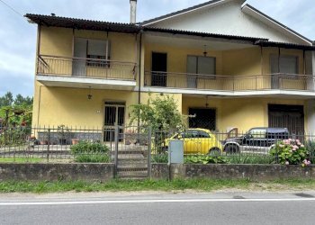 Facciata - Villa via Giovan Battista Scapaccino, Incisa Scapaccino - foto 3