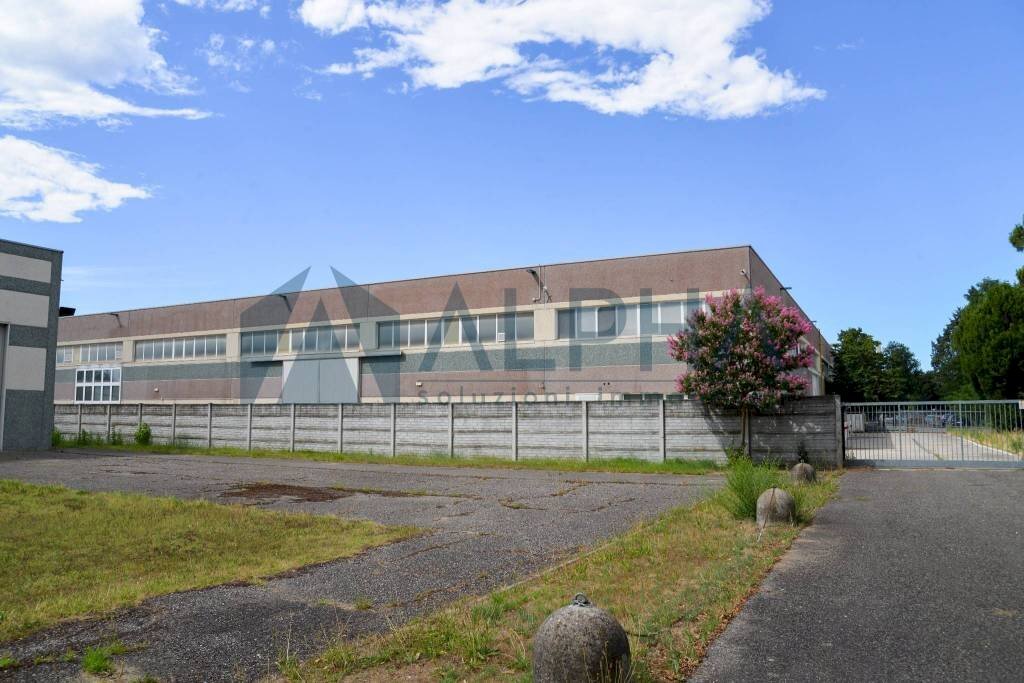 Cortile interno - Capannone via Innocenzo Golfarelli, Forlì - foto 1