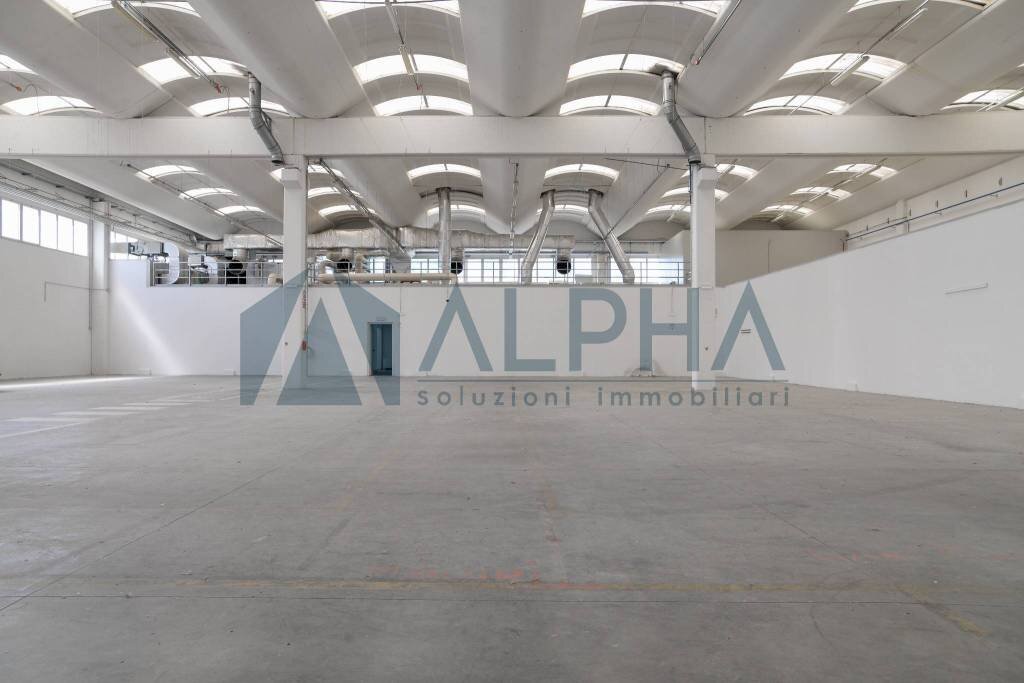 Interno non residenziale - Capannone via Innocenzo Golfarelli, Forlì - foto 2