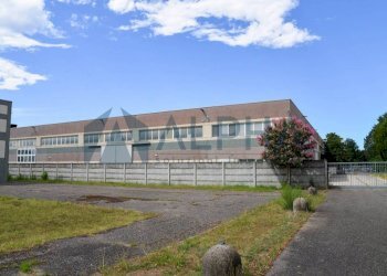 Cortile interno - Capannone via Innocenzo Golfarelli, Forlì - foto 1