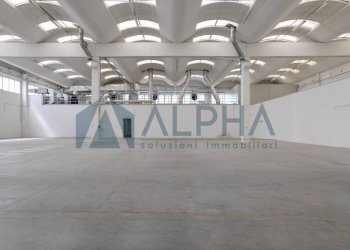 Interno non residenziale - Capannone via Innocenzo Golfarelli, Forlì - foto 2