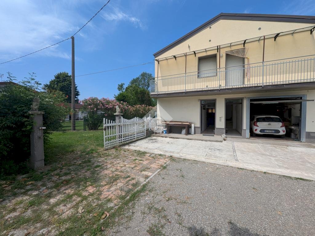 Semi-detached house via Boito, Campegine - photo 1