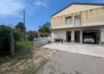Semi-detached house via Boito, Campegine - photo 1