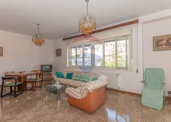 Sala da pranzo - Appartamento Viale Regina Margherita
 
36, Vizzini - foto 12