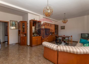 Sala da pranzo - Appartamento Viale Regina Margherita
 
36, Vizzini - foto 13