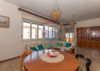 Sala da pranzo - Appartamento Viale Regina Margherita
 
36, Vizzini - foto 15