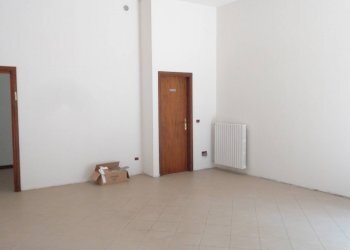 Foto 4 - Locale Commerciale Via Vasco Zappaterra, Ferrara - foto 3