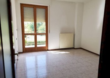 Camera da letto - Apartment via Langhe, Carrù - photo 11
