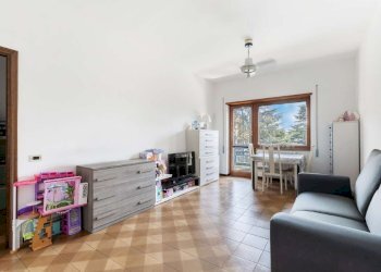 Soggiorno 3. - Bilocale via Padre Alberto Grammatico, Roma (zona Mostacciano) - foto 3