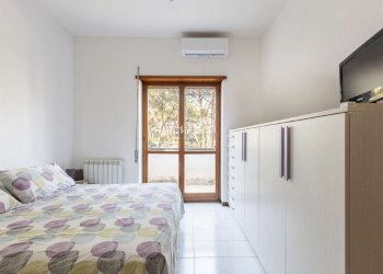 Camera da letto 2. - Bilocale via Padre Alberto Grammatico, Roma (zona Mostacciano) - foto 8