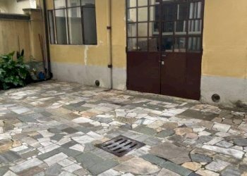 Cortile interno - Magazzino via Nicola Fabrizi, 130, Torino - foto 2