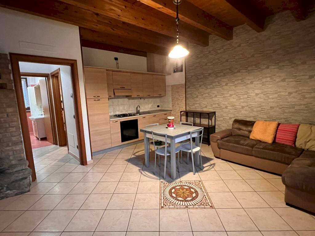 Salone - Two-room apartment via Montebello, 41, Mariano Comense - photo 1