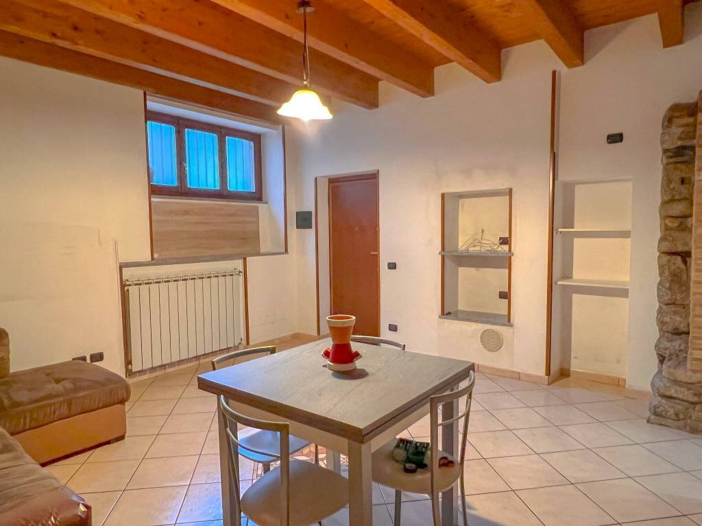 Salone - Two-room apartment via Montebello, 41, Mariano Comense - photo 3