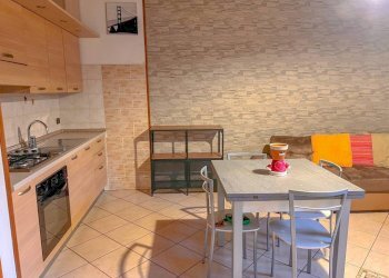 Cucina - Bilocale via Montebello, 41, Mariano Comense - foto 2