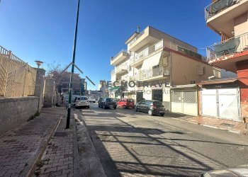 Foto 1 - Locale Commerciale via de santis
 
1, Casoria - foto 1