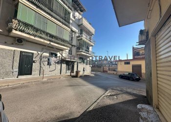 Foto 3 - Locale Commerciale via de santis
 
1, Casoria - foto 3