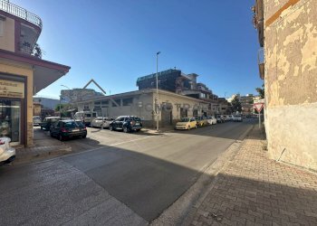 Foto 4 - Locale Commerciale via de santis
 
1, Casoria - foto 4