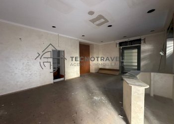 Foto 5 - Locale Commerciale via de santis
 
1, Casoria - foto 5