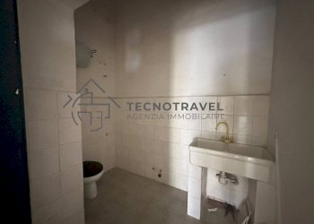 Foto 7 - Locale Commerciale via de santis
 
1, Casoria - foto 7