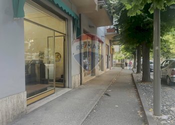 Edificio all\'aperto - Locale Commerciale Viale Cappuccini
 
96, Lanciano - foto 1