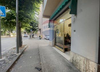 Terrazza - Locale Commerciale Viale Cappuccini
 
96, Lanciano - foto 2