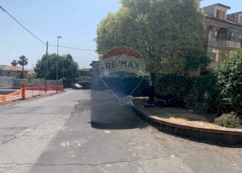 Edificio all\'aperto - Box Via Stazzone
 
15, Aci Sant'Antonio - foto 2