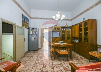 Sala da pranzo - Quadrilocale Via Ex Matrice
 
18, Caltagirone - foto 2