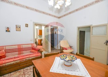 Sala da pranzo - Quadrilocale Via Ex Matrice
 
18, Caltagirone - foto 10