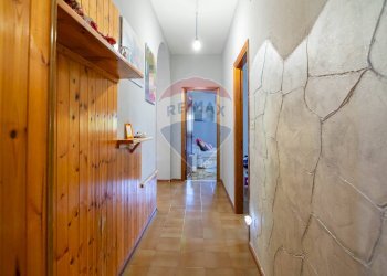 Corridoio piano terra - Villa Via Montanara
 
9, Mascalucia - foto 7