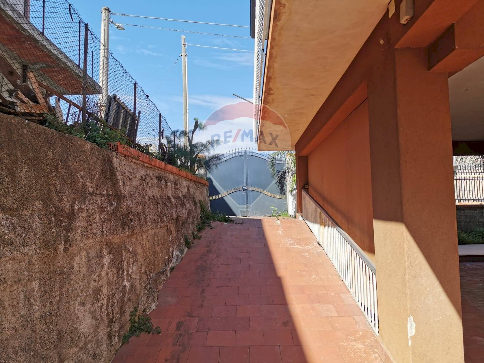 Balcone - Villa Via Livenza
 
9, Catania - foto 3