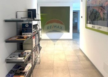 Hall / corridoio - Locale Commerciale Via Case Sparse Europa
 
13, Nembro - foto 13