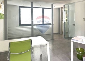 Sala da pranzo - Locale Commerciale Via Case Sparse Europa
 
13, Nembro - foto 31