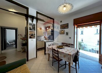 Sala da pranzo - Trilocale Via Nazario Sauro
 
28, Ischitella - foto 1
