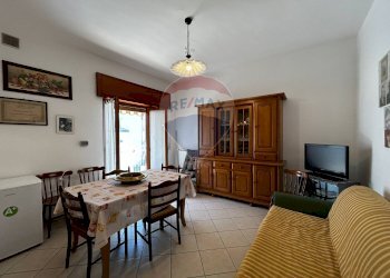 Sala da pranzo - Trilocale Via Nazario Sauro
 
28, Ischitella - foto 2