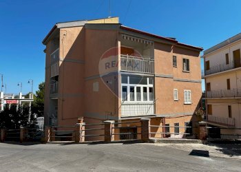 Edificio all\'aperto - Trilocale Via Nazario Sauro
 
28, Ischitella - foto 25