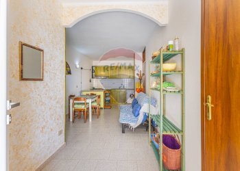 Sala da pranzo - Trilocale Via Giuseppe Parini
 
21, Valledoria - foto 5