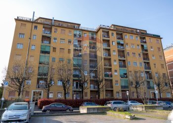 Edificio all\'aperto - Trilocale Via dante
 
6, Carnate - foto 1