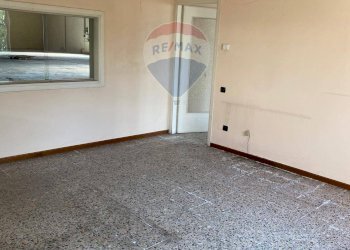 Stanza vuota - Capannone Via Cave Ticino
 
28, Robecchetto con Induno - foto 9