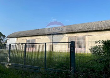 Casa all\'aperto - Capannone Via Cave Ticino
 
28, Robecchetto con Induno - foto 10