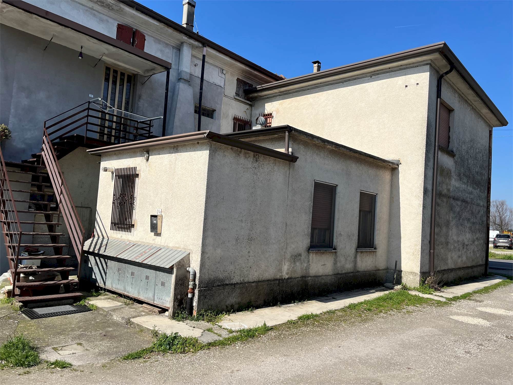 Stable - Palace - Strada Pellalocco, 22, Roverbella - photo 3