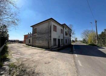 Stabile - Palazzo - Strada Pellalocco, 22, Roverbella - foto 8