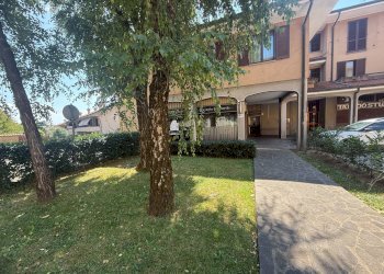 Foto 3 - Locale Commerciale piazza albini
 
7, Robbiate - foto 3