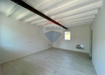 Stanza vuota - Bilocale Via Visconti
 
9, Vanzaghello - foto 1