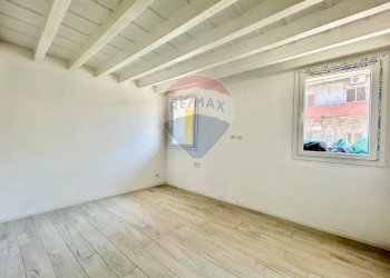 Stanza vuota - Bilocale Via Visconti
 
9, Vanzaghello - foto 5